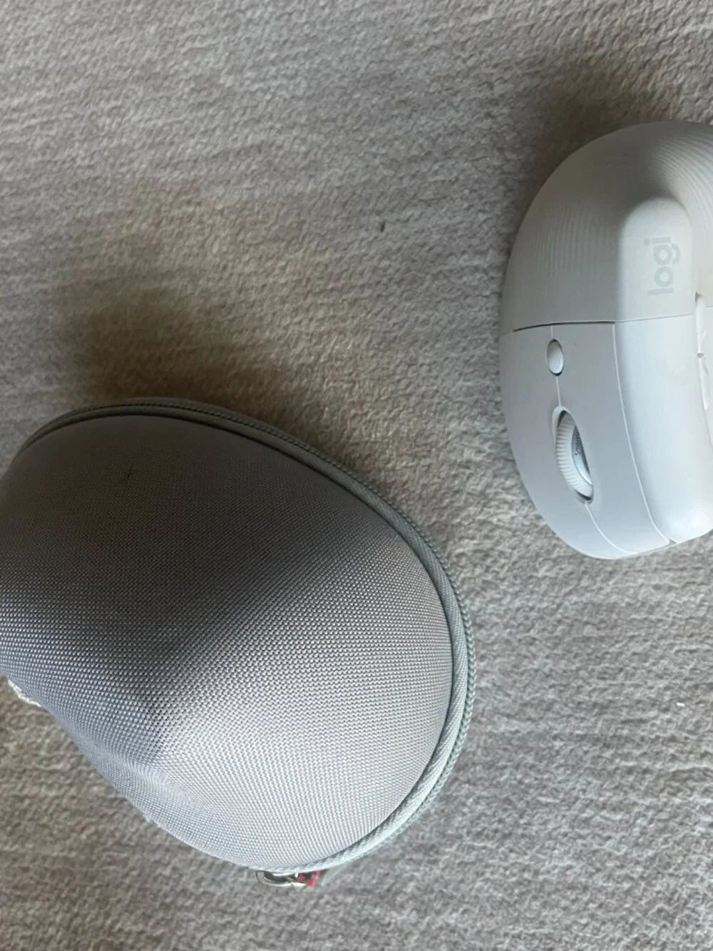Logitech Lift Wireless Vertical Mouse - Pale Gray